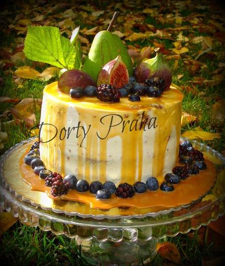 bezlepek_003-podzimní bezlepkový dort zdobený čerstvým ovoc
