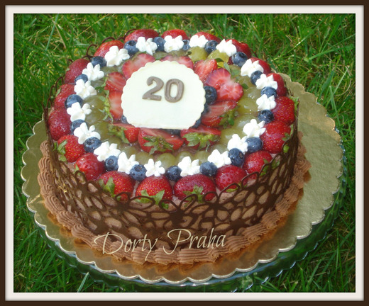 čoko_004-dort s čokoládovou košilkou a čerstvým ovocem 12-