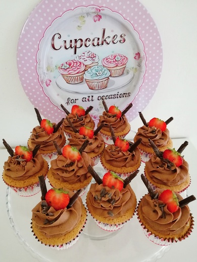 cup_042-cupcakes s čokoládovým mascarpone a čerstvým ovocem