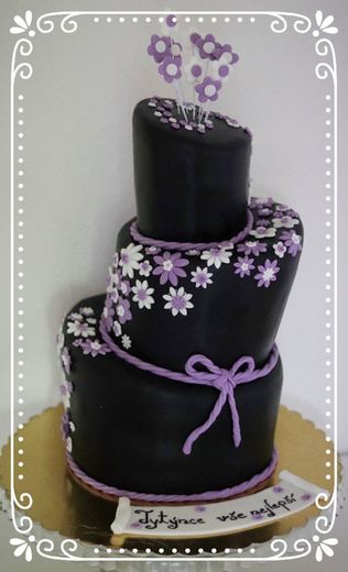 přání_162-Tops and turvy cake v černo-bílo-fialové kombina