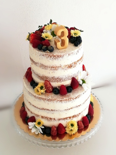 přání_250-Naked cake s živými květinami a ovocem.jpg