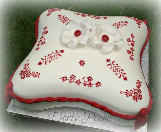 svat_008-svatební dort polštář.jpg