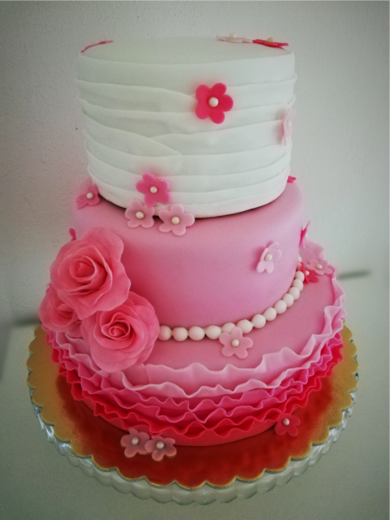 svat_084-svatební dort v růžovo-bílém provedení s modelova